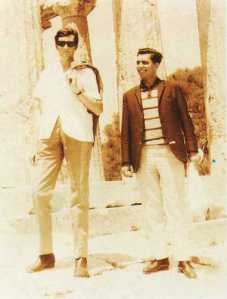 Julio Cortázar y Mario Vargas Llosa como traductores de la UNESCO. Atenas, 1967